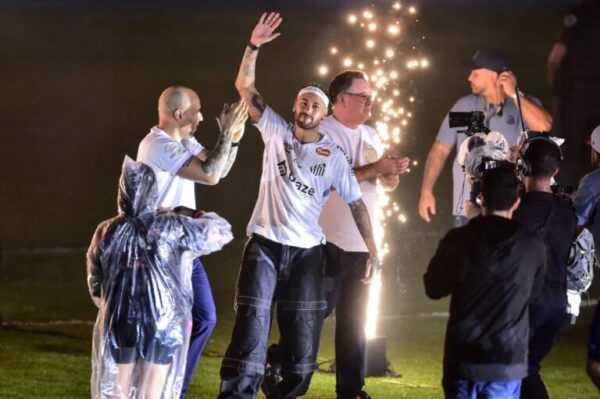 Com festa, Neymar é apresentado no Santos: “Dia muito especial” com-festa,-neymar-e-apresentado-no-santos:-“dia-muito-especial”