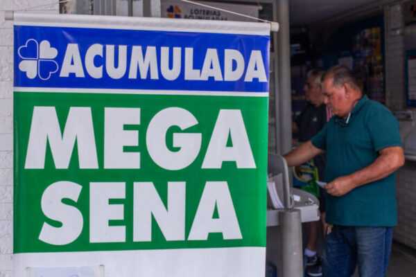 Mega-Sena acumula e prêmio vai a R$ 21 milhões. Veja os números mega-sena-acumula-e-premio-vai-a-r$-21-milhoes.-confira-os-numeros