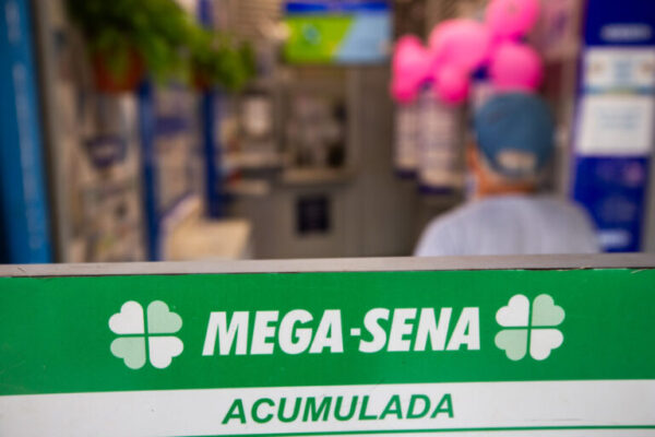 Mega-Sena acumula e prêmio vai a R$ 10 milhões. Dê uma olhada os números mega-sena-acumula-e-premio-vai-a-r$-10-milhoes.-confira-os-numeros