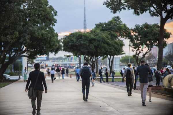 Depois de atrasos, reajuste a servidores será pago em 2 de maio apos-atrasos,-reajuste-a-servidores-sera-pago-em-2-de-maio