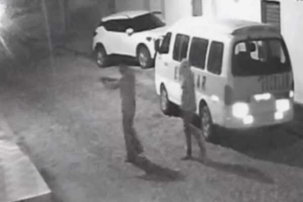 Vereador do Ceará tem casa atingida por 10 tiros. Vídeo vereador-do-ceara-tem-casa-atingida-por-10-tiros.-video