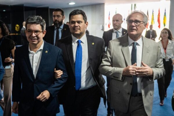 Motim da oposição: Alcolumbre sai fortalecido e mais próximo de Lula motim-da-oposicao:-alcolumbre-sai-fortalecido-e-mais-proximo-de-lula