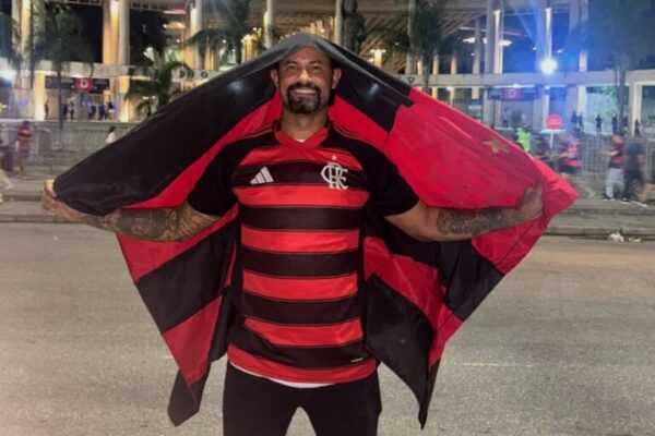Goleiro Bruno perde liberdade condicional depois de ir ao jogo do Flamengo goleiro-bruno-perde-liberdade-condicional-apos-ir-ao-jogo-do-flamengo