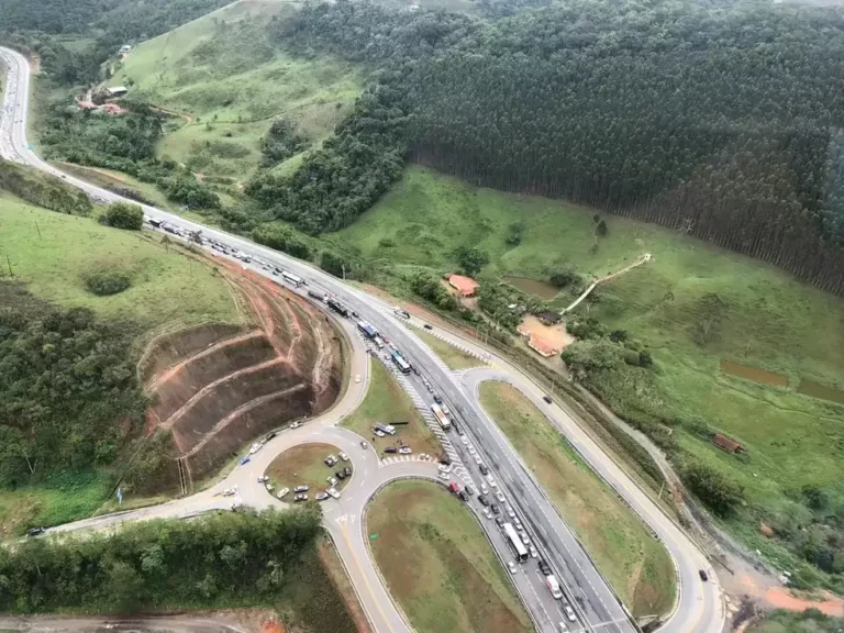 litoral-norte-aguarda-quase-160-mil-veiculos-no-feriado-do-dia-do-trabalhador