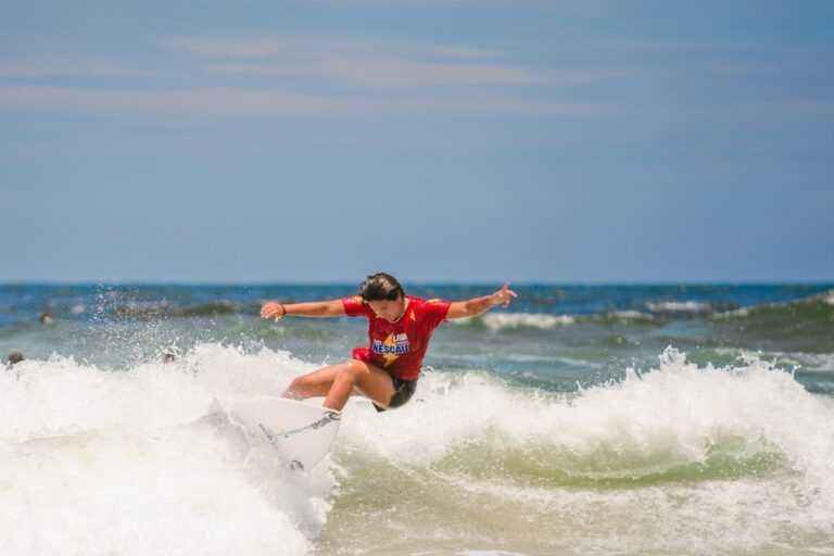 Chefe do ranking sul-americano, Sophia Medina supera pressão e vive melhor fase no surfe lider-do-ranking-sul-americano,-sophia-medina-supera-pressao-e-vive-melhor-fase-no-surfe
